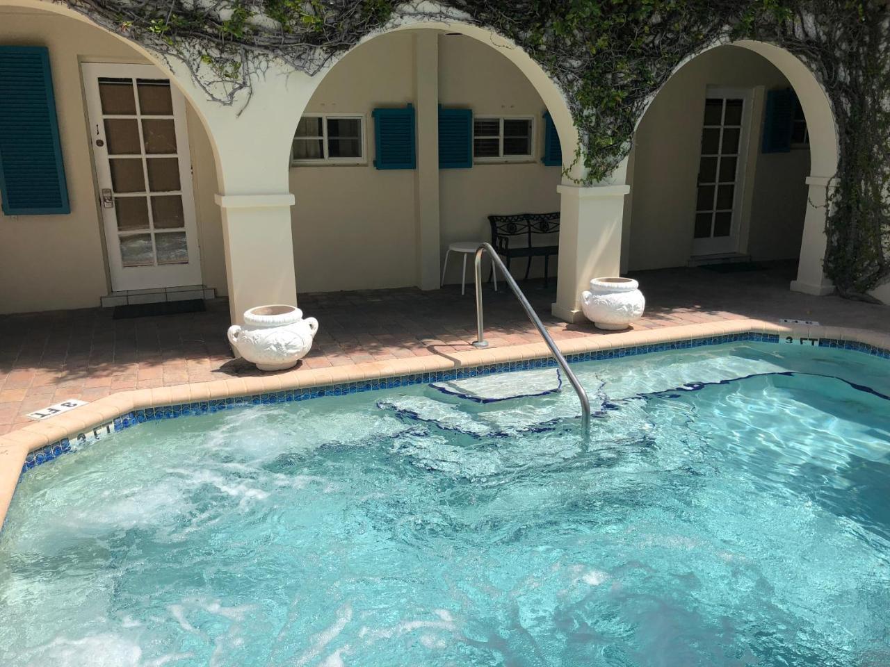 Courtyard Villa Hotel Lauderdale-by-the-Sea Bagian luar foto